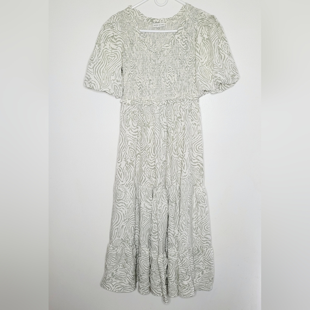 Moon River White and Light Gray Patterned Midi Dress